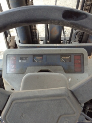 +++ ขายรถโฟล์คลิฟท์  KOMATSU  FD30-11  (รถนอกนำเข้าสภาพ  90\%)  เครื่องยนต์ดีเซล  เสา 4 เมตร  ฮิ้งค์  เกียร์ธรรมดา  ล้อหน้าคู่  *** สภาพดี  พร้อมใช้งาน  รายละเอียดคุยได้ครับ ***