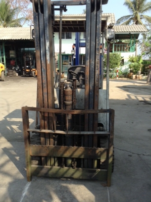 ++++ ขายเสา 4.5 เมตร 3 ท่อน ยี่ห้อ KOMATSU  1.5 ตัน  ++++