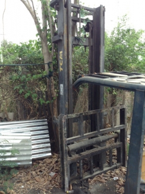 +++ ขายเสา  4 เมตร ยี่ห้อ T.C.M. 2.5  ตัน +++