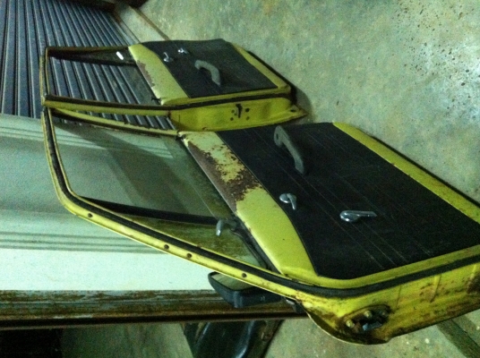 ประตู faster (KB20) ครบคู่ สีแห้งเดิมโรงงาน โลโก้ครบ อุปกรณ์เดิมครบๆ