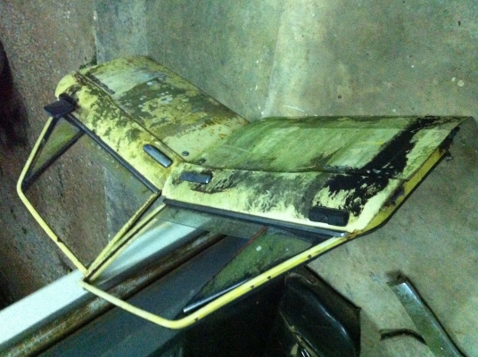 ประตู faster (KB20) ครบคู่ สีแห้งเดิมโรงงาน โลโก้ครบ อุปกรณ์เดิมครบๆ