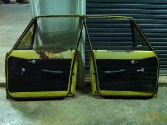 ประตู faster (KB20) ครบคู่ สีแห้งเดิมโรงงาน โลโก้ครบ อุปกรณ์เดิมครบๆ