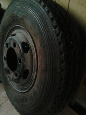ขายยางรถพร้อมกะทะ ขอบ 8.25-16 GOODYEAR ยังไม่ได้ใช้งาน ขาย   6500 ต่อรองได้