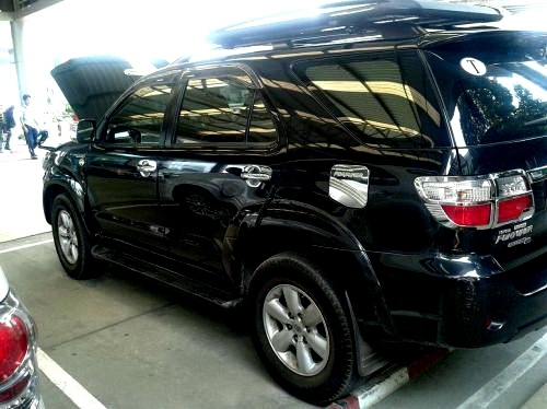 ขายฟอร์จูนเนอร์ สีดำ ปี2010   3.0ออโต้ ตัวทอปของรุ่น