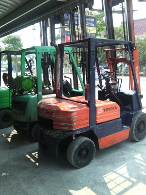 ขาย TOYOTA รุ่น 5 ยกได้ 2.5 ตัน เครื่อง 1z ดีเซล ขาย TOYOTA รุ่น 5 ยกได้ 2.5 ตัน เครื่อง 1z ดีเซล