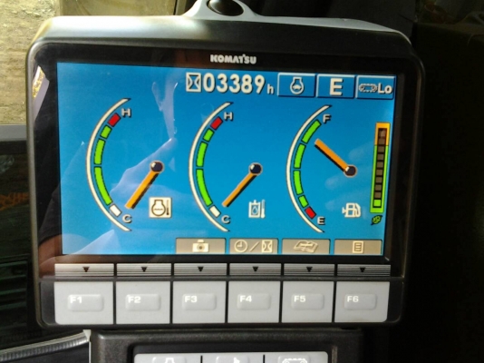 รถขุด KOMATSU PC200-8 เลขชั่วโมง 3000 ชั่วโมง ส่งต่อ 60,700 บาท ต่อเดือน อีกเพียง 42 งวด.