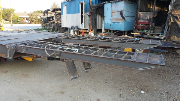 ขายหางพื้นเรียบ3เพลาใหม่....ยาว12.50เมตร..0815667535