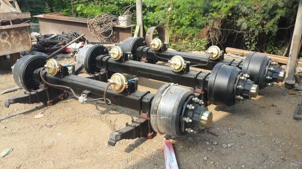 ขายหางพื้นเรียบ3เพลาใหม่....ยาว12.50เมตร..0815667535