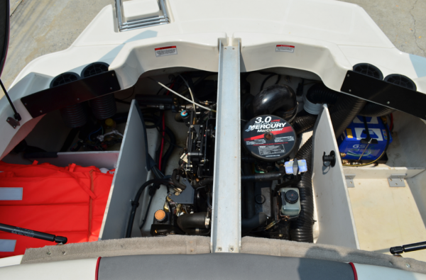 ขายเรือ Sea Ray Sport ยาว 19.8 ฟุด ผลิตปลายปี 2007 สวยและใหม่มากใช้งานแค่ 160 ชั่วโมง วิ่งน้ำจืดอย่างเดียว ขายเรือ Sea Ray Sport ยาว 19.8 ฟุด ผลิตปลายปี 2007 สวยและใหม่มากใช้งานแค่ 160 ชั่วโมง วิ่งน้ำจืดอย่างเดียว