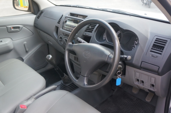 TOYOTA VIGO CHAMP ตอนเดียว 2011 ขายรถสวย เครื่องเดิม เกียร์ใช้งานปกติ ช่วงล่างดี รถขับดีมาก แอรเย็น สีสวย รถพร้อมใช้งานทันที การันตีรถสวย จัดไฟแนนได้เต็ม ฟรีดาวน์