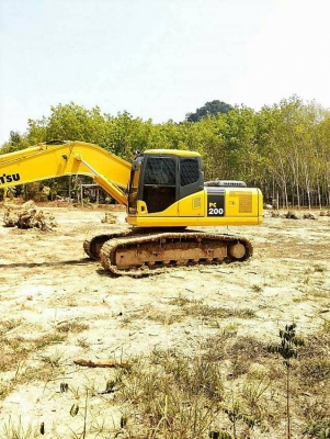 KOMATSU PC200-7