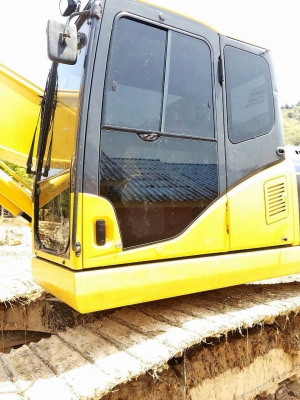 KOMATSU PC200-7