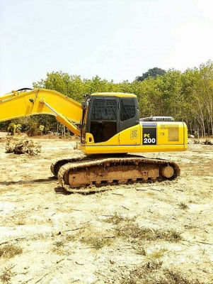 KOMATSU PC200-7