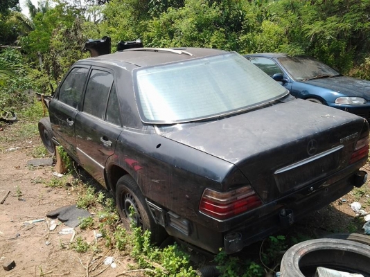 ขายบอดี้ BENZ w124 ไม่มีทะเบียน ไม่มีเครื่องยนต์ เอาไปเป็นอะไหล่คับ