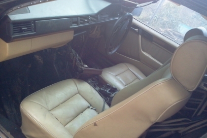 ขายบอดี้ BENZ w124 ไม่มีทะเบียน ไม่มีเครื่องยนต์ เอาไปเป็นอะไหล่คับ