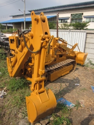 SALE>>> รถหน้าตัก หลังขุด 2 in 1 แบบตีนตะขาบ KOMATSU D10 สภาพสวย พร้อมใช้งาน