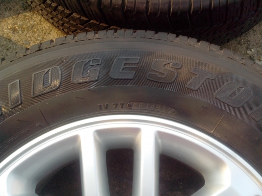 แม็กวีโก้แชป์ขอบ17พร้อมยางบริสโตน265/65/17 ปี12ปลายปีสวยๆ แม็กวีโก้แชป์ขอบ17พร้อมยางบริสโตน265/65/17 ปี12ปลายปีสวยๆ