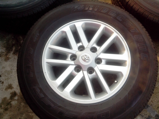 แม็กวีโก้แชป์ขอบ17พร้อมยางบริสโตน265/65/17 ปี12ปลายปีสวยๆ แม็กวีโก้แชป์ขอบ17พร้อมยางบริสโตน265/65/17 ปี12ปลายปีสวยๆ