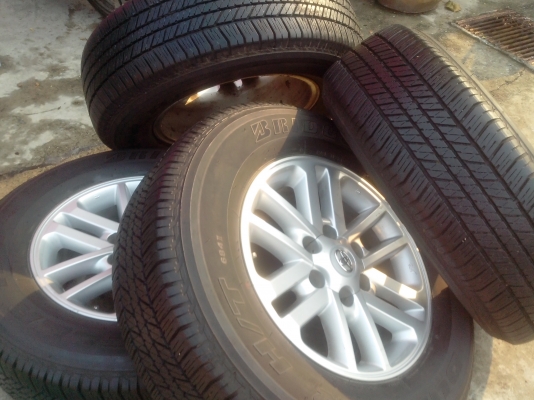 แม็กวีโก้แชป์ขอบ17พร้อมยางบริสโตน265/65/17 ปี12ปลายปีสวยๆ แม็กวีโก้แชป์ขอบ17พร้อมยางบริสโตน265/65/17 ปี12ปลายปีสวยๆ