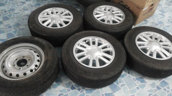 ล้ออีซุซุออนนิว16ป้ายแดงพร้อมยางบิดโตน215 70R16ปี13ห้าล้อ