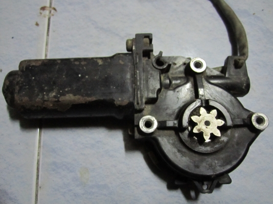 ขายมอเตอร์กระจกรถยนต์   12  v  มือสอง