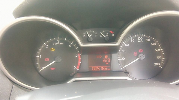 ขายดาวน์ BT Pro50 สีขาว HIRACER 2.2 เดิมจากศูนย์