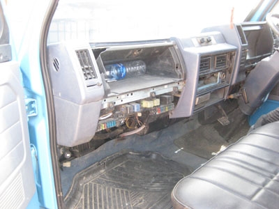 ขาย 6 ล้อ Isuzu NKR 110 แรง ยาว 4.5 ห้างแท้ สภาพดี มีแนนซ์ให้ยอดประมาณ 300000 Tel. 088-4501277