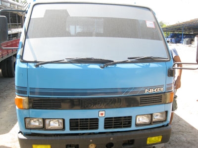 ขาย 6 ล้อ Isuzu NKR 110 แรง ยาว 4.5 ห้างแท้ สภาพดี มีแนนซ์ให้ยอดประมาณ 300000 Tel. 088-4501277