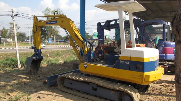 ขายรถแบคโฮ KOMATSU PC40 รุ่น 6 มือสอง สภาพดี พร้อมใช้งาน นำเข้าจากญี่ปุ่น