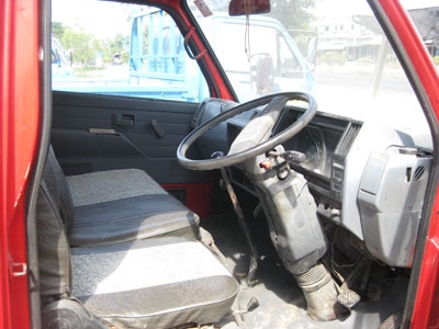 ขายหกล้อโดยสาร NKR 110 สภาพดี มีแนนซ์ให้ยอด 250000 Tel. 088-4501277