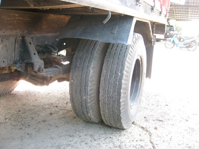 ขายหกล้อโดยสาร NKR 110 สภาพดี มีแนนซ์ให้ยอด 250000 Tel. 088-4501277