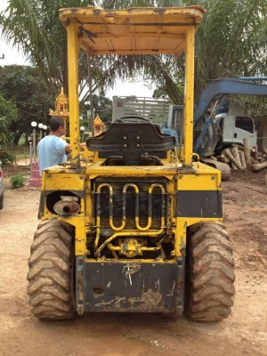 รถตักล้อยาง KOMATSU WA301-1644เอวอ่อน ตักใด้ครั้งละครึ่่่่งคิว รถตักล้อยาง KOMATSU WA301-1644เอวอ่อน ตักใด้ครั้งละครึ่่่่งคิว