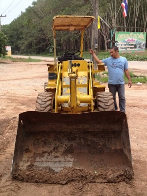 รถตักล้อยาง KOMATSU WA301-1644เอวอ่อน ตักใด้ครั้งละครึ่่่่งคิว รถตักล้อยาง KOMATSU WA301-1644เอวอ่อน ตักใด้ครั้งละครึ่่่่งคิว