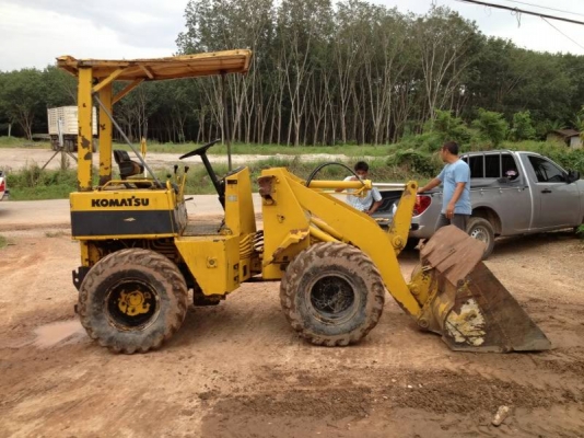 รถตักล้อยาง KOMATSU WA301-1644เอวอ่อน ตักใด้ครั้งละครึ่่่่งคิว