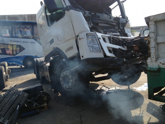 ขายหัวลาก VOLVO FM12 เครื่อง 400 แรง ยกล้อหลังได้ ขายตามสภาพแค่ฝาแตก ทะเบียนพร้อม