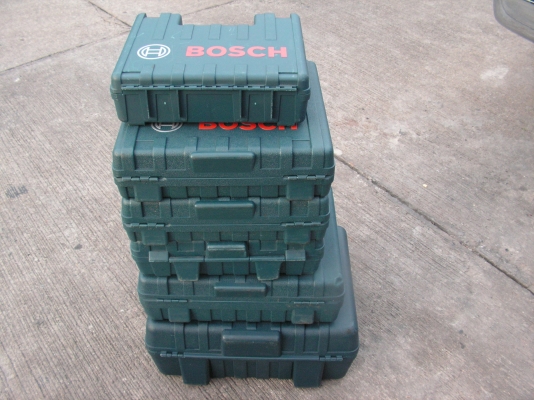 กล่องใส่เครื่องมือของBOOSCH(พี่ที่อยู่สายไหมรับไปดูเเลต่อแล้วครับ)