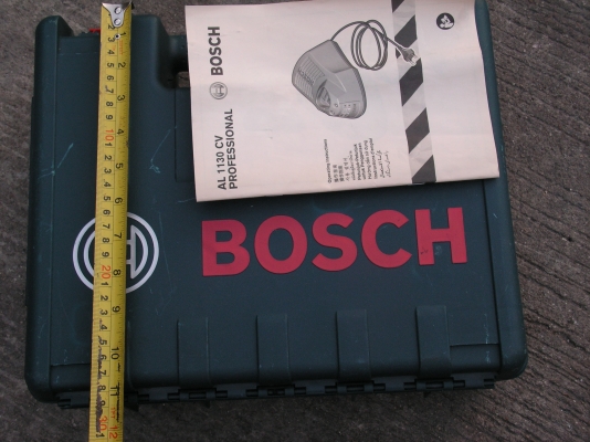 กล่องใส่เครื่องมือของBOOSCH(พี่ที่อยู่สายไหมรับไปดูเเลต่อแล้วครับ)