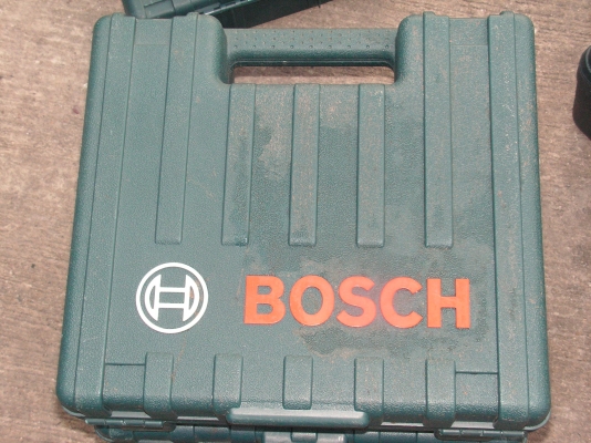 กล่องใส่เครื่องมือของBOOSCH(พี่ที่อยู่สายไหมรับไปดูเเลต่อแล้วครับ)