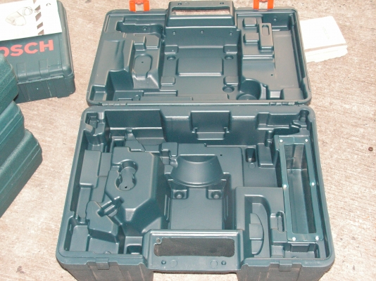 กล่องใส่เครื่องมือของBOOSCH(พี่ที่อยู่สายไหมรับไปดูเเลต่อแล้วครับ)