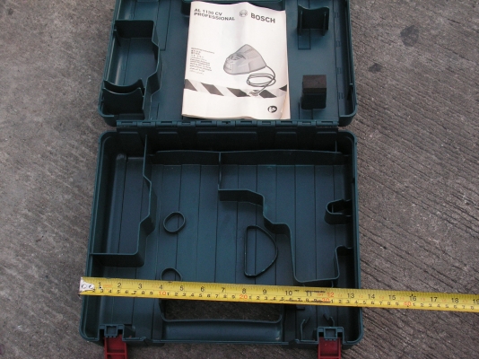 กล่องใส่เครื่องมือของBOOSCH(พี่ที่อยู่สายไหมรับไปดูเเลต่อแล้วครับ)