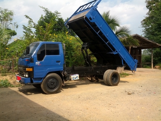 ขาย รถ 6 ล้อกลางติดดั้ม Dyna 300 ปี40