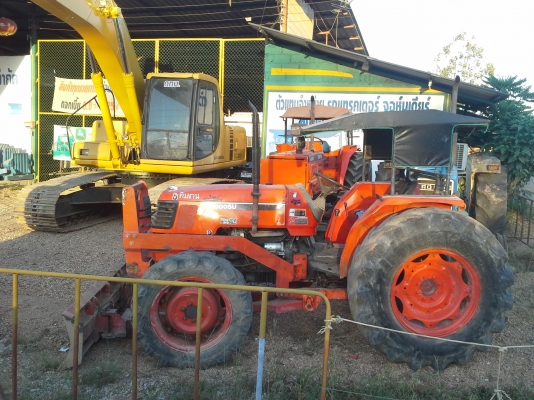 ขายด่วนโคมัสซุ 200-6 ทำสีใหม่แล้ว บูมอาร์สวย ไฟฟ้าครบ ช่วงล่างเต็ม เอาไปไม่ต้องทำอะไรอีกใช้งานเลย ขายด่วนโคมัสซุ 200-6 ทำสีใหม่แล้ว บูมอาร์สวย ไฟฟ้าครบ ช่วงล่างเต็ม เอาไปไม่ต้องทำอะไรอีกใช้งานเลย