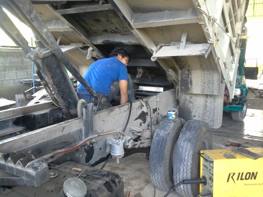 รับติดตั้งประกอบดั้มพ์ รถ 10 ล้อ 6ล้อ  รถปิ๊กอัพ ติดตั้งเครน  ราคากันเอง ต่อเร็ว รับรองความแข็งแรงโดยวิศวกร