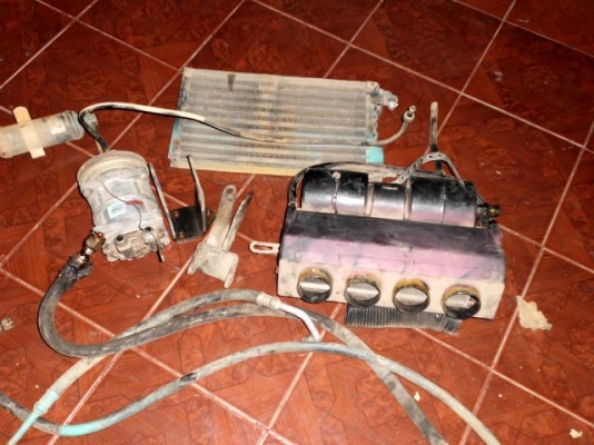 ขายชุดแอร์ยกชุดสำหรับรถยนต์เก่าคลาสสิคทั้งหลายไว้คลายร้อนราคาประหยัดด่วนครับ ราคาต่อรองได้