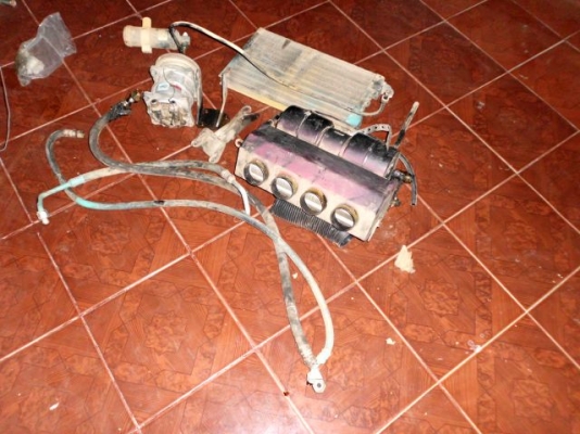 ขายชุดแอร์ยกชุดสำหรับรถยนต์เก่าคลาสสิคทั้งหลายไว้คลายร้อนราคาประหยัดด่วนครับ ราคาต่อรองได้