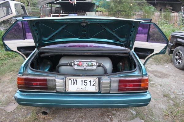 อยากขาย Nissan Sanny สีเขียว ปี ติดแก็ส LPG