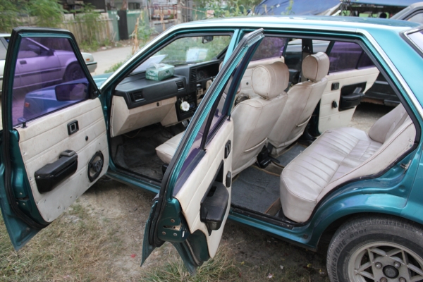 อยากขาย Nissan Sanny สีเขียว ปี ติดแก็ส LPG