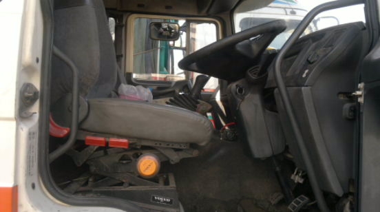 ขายพ่วงแม่ลูกไม่ดั้มกระบะเหล็ก  VOLVO 250 แรงม้า 2 เพลา ลูก 3 คาน สภาพสวยพร้อมใช้งาน ยางเต็ม ทะเบียนพร้อมโอน