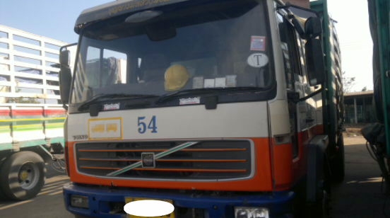 ขายพ่วงแม่ลูกไม่ดั้มกระบะเหล็ก  VOLVO 250 แรงม้า 2 เพลา ลูก 3 คาน สภาพสวยพร้อมใช้งาน ยางเต็ม ทะเบียนพร้อมโอน