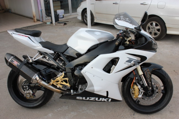 ขาย YAMAHA YZF-R1 ปี 2001 แต่งเต็ม ทะเบียนโอน ท่อโยชิแท้เบิกใหม่